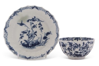 Lot 96 - An 18th Century Worcester porcelain tea bowl...