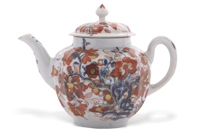 Lot 99 - An 18th Century Worcester porcelain teapot and...