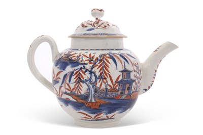 Lot 130 - A Worcester porcelain teapot and cover, circa...