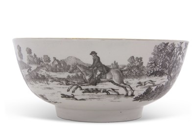 Lot 135 - An 18th Century Worcester porcelain bowl with...