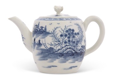 Lot 140 - A Worcester porcelain teapot and cover of...