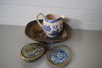 Lot 542 - MIXED LOT VARIOUS BLUE AND WHITE CERAMICS