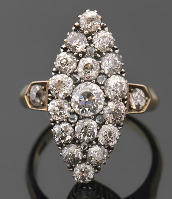 Lot 398 - A late 19th/early20th century diamond ring,...