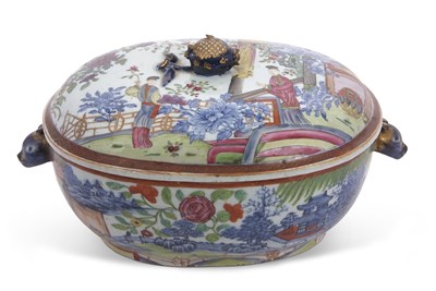 Lot 168 - A Chinese Export porcelain tureen and cover,...