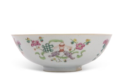 Lot 170 - A Chinese porcelain bowl late Qing Dynasty,...