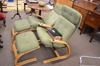 Lot 583 - A pair of modern designer Suffolk recliner...