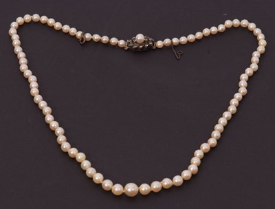 Lot 110 - A cultured pearl necklace, the graduated round...