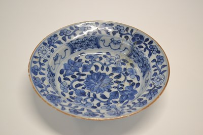 Lot 354 - A small 19th Century Chinese porcelain dish...