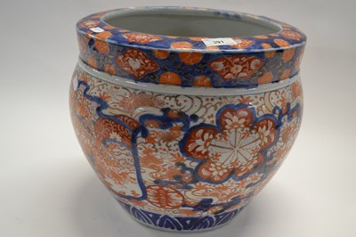 Lot 391 - A large Japanese porcelain jardiniere in Imari...