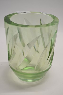 Lot 399 - A large green Art Deco vase, 17cm high