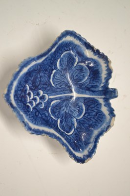 Lot 489 - A Bow porcelain pickle dish with a blue and...