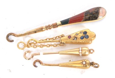 Lot 110 - Mixed Lot: Victorian gold button hook the...