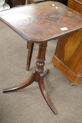 Lot 625 - A Georgian mahogany wine table with...