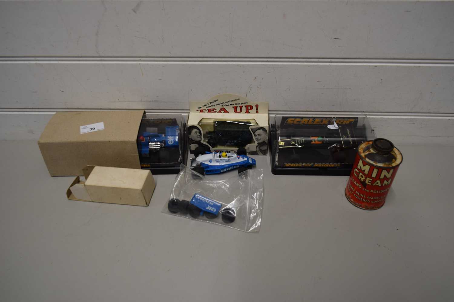 Lot 39 - QUANTITY OF BOXED RACING CARS INCLUDING JPS...