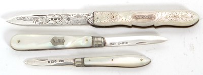 Lot 120 - Mixed Lot: Cased Victorian silver fruit knife...