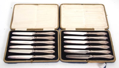 Lot 156 - Two George V cased sets of six silver handled...