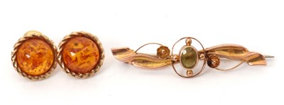 Lot 171 - A 9ct peridot brooch and a pair of 9ct amber...