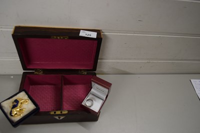 Lot 125 - SMALL BOX CONTAINING COSTUME JEWELLERY