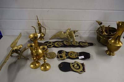 Lot 164 - QUANTITY OF BRASS WARES, SOME HORSE BRASSES ON...