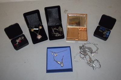 Lot 107 - A quantity of costume jewellery, to include...