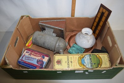 Lot 8 - Large box containing a quantity of vintage...