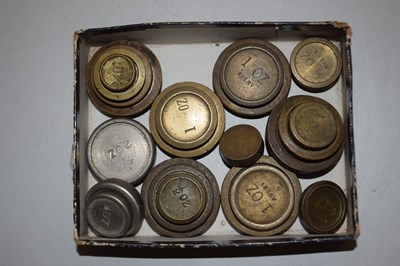 Lot 82 - Small box containing a quantity of weights