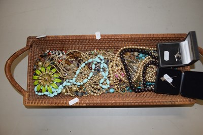 Lot 106 - Basket of assorted costume jewellery