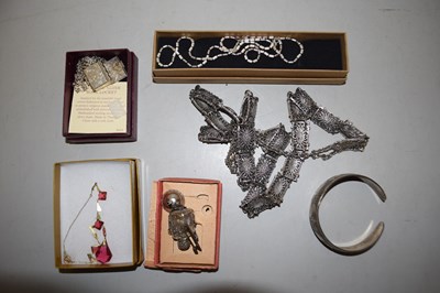 Lot 112 - Mixed Lot: Various white metal and costume...