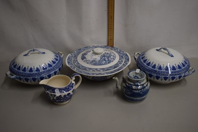 Lot 137 - Mixed Lot: Blue and white table wares