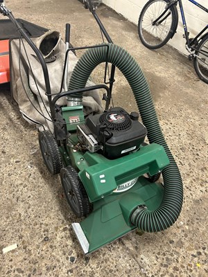 Lot 1026 - A leaf vacuum