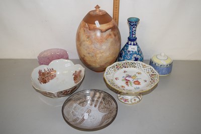 Lot 173 - A group lot of various ceramics to include...