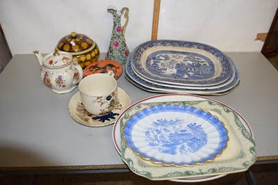 Lot 175 - Mixed Lot: Various ceramics to include an over...