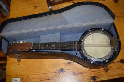 Lot 304 - A small banjo