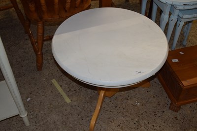 Lot 326 - A modern circular top coffee table