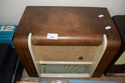 Lot 678 - A vintage Sinclair radio