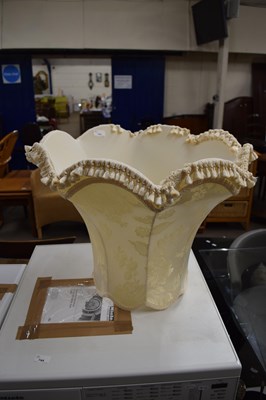 Lot 745 - A standard lampshade