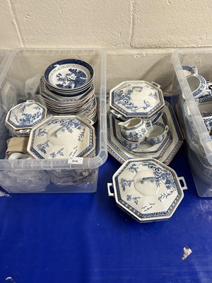 Lot 514 - Mixed quantity of assorted dinner wares,...