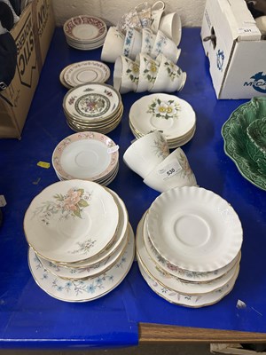 Lot 530 - An assortment of tea wares to include Royal...