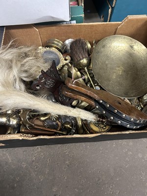 Lot 597 - Box of assorted brass and metal wares inc...