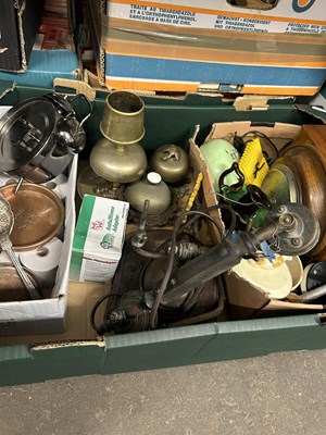 Lot 598 - Box of assorted items to include vintage...