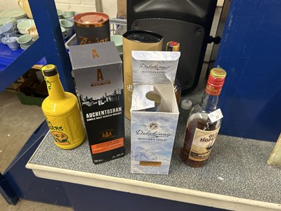 Lot 33 - Group lot of various bottles of Whisky, all...