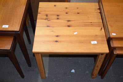 Lot 795 - A modern pine coffee table