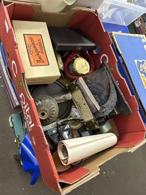 Lot 576 - One box of mixed items to include crumb tray...