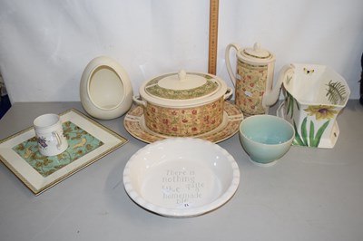 Lot 12 - Mixed Lot: various modern kitchen wares,...