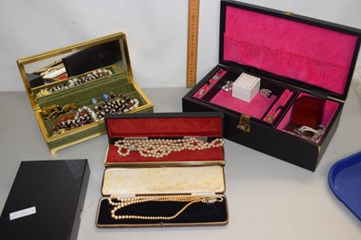 Lot 63 - Grouped Lot: various costume jewellery,...