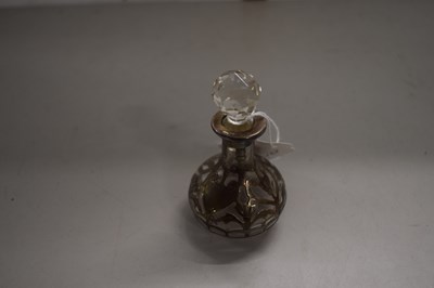 Lot 121 - Silver mounted scent bottle