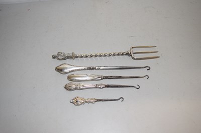 Lot 125 - Mixed Lot: toasting fork and button hook