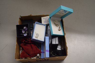 Lot 128 - Box of mixed coxtume jewellery