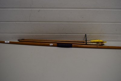 Lot 133 - BOW WITH QUANTITY OF ARROWS