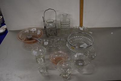 Lot 206 - Mixed Lot: various pressed glass bowls,...